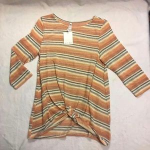 NWT Women’s Lee &‎ Nicole top